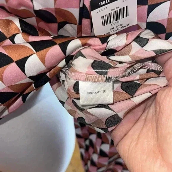 Woman’s blouse shirt top button up pattern tie detail abstract pattern - Picture 6 of 6